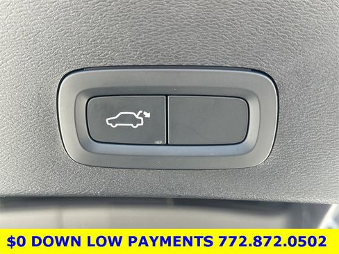 Used 2021 Volvo XC40 T5 Momentum w/ Protection Package Premier image 11