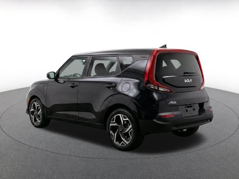 Used 2025 Kia Soul LX w/ LX Technology Package FWD image 3