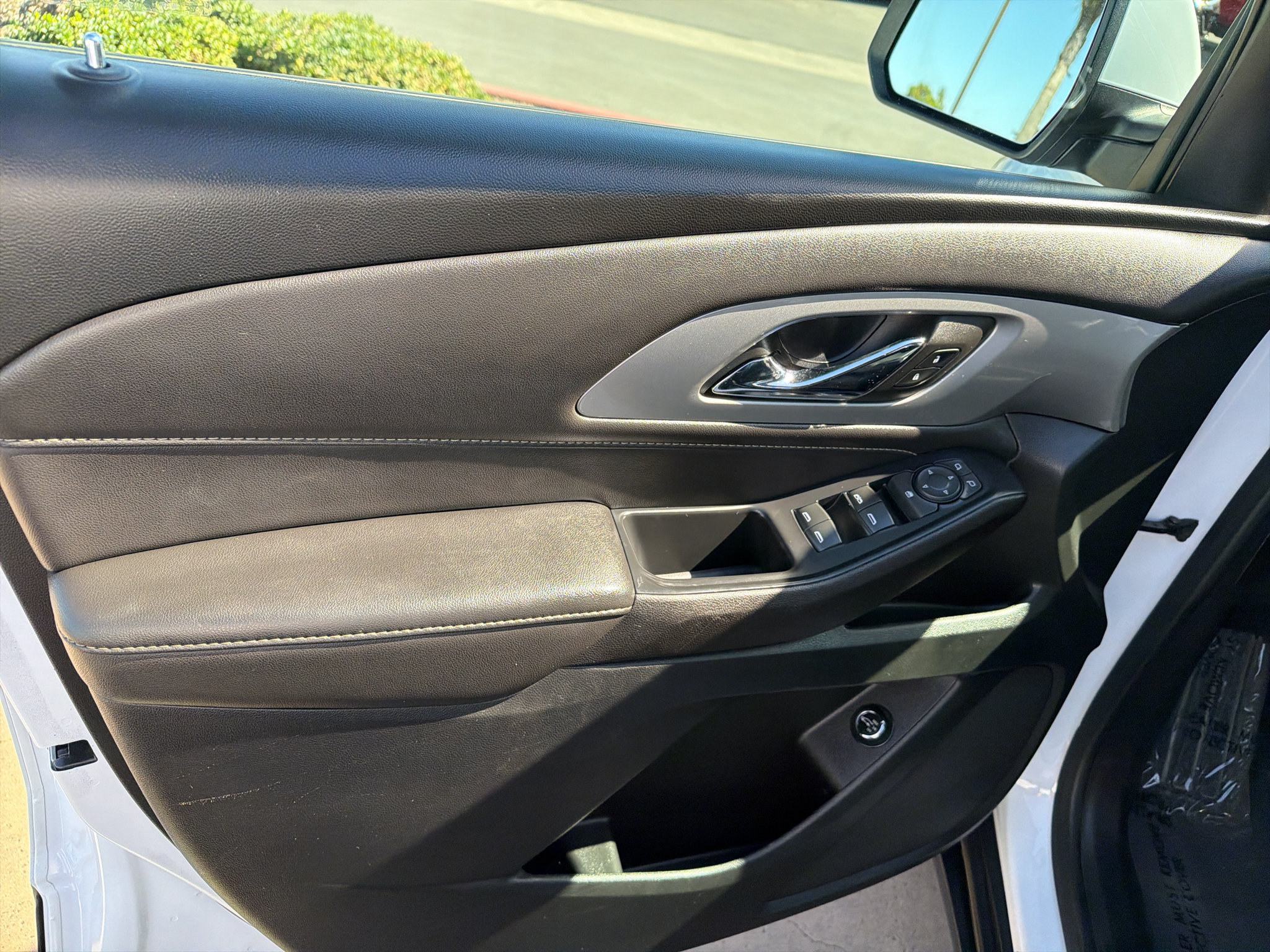 Used 2022 Chevrolet Traverse LT FWD image 19