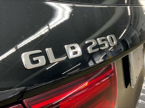 Certified 2024 Mercedes-Benz GLB 250 image 30