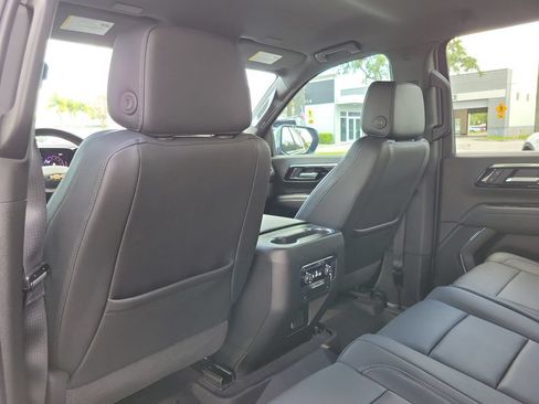 Used 2026 Chevrolet Suburban LT RWD image 9