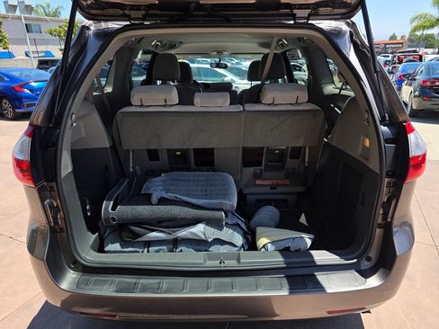 Used 2016 Toyota Sienna LE FWD image 18