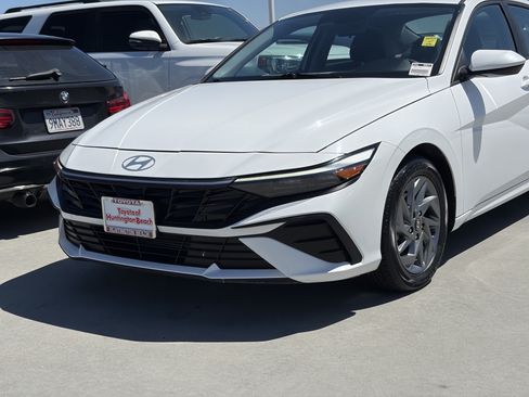 Used 2024 Hyundai Elantra SEL FWD image 7
