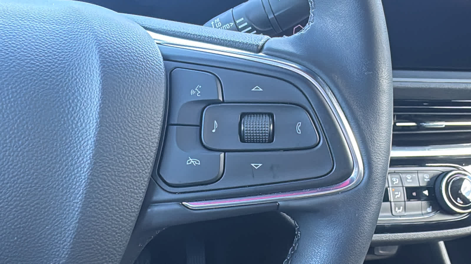Certified 2024 Buick Envista Sport Touring w/ Convenience I Package FWD image 13