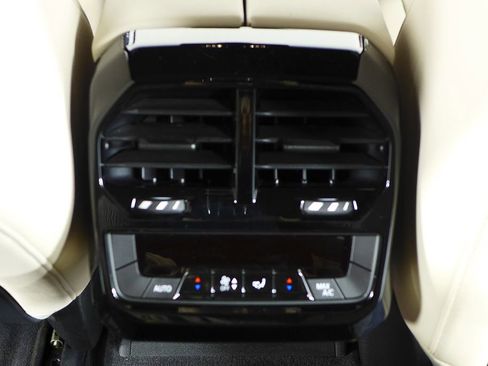 Used 2023 BMW iX xDrive50 w/ Sport Package image 23