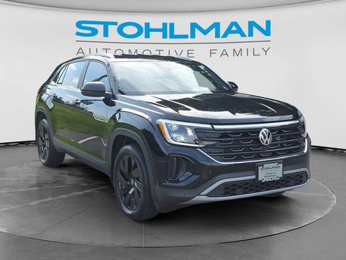 Certified 2024 Volkswagen Atlas Cross Sport SE AWD/4WD image 3