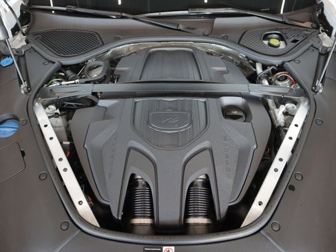 Used 2025 Porsche Panamera image 28