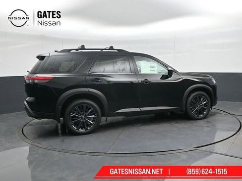 New 2026 Nissan Pathfinder SL image 3