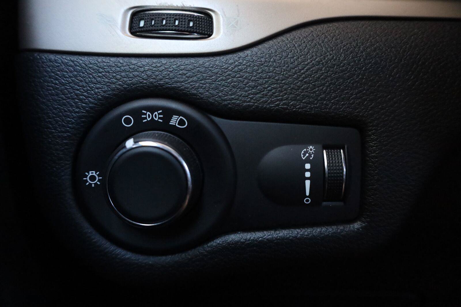 Used 2014 Jeep Cherokee Sport FWD image 33