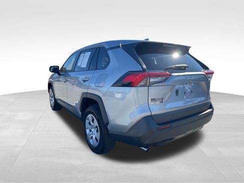 Used 2022 Toyota RAV4 LE image 8