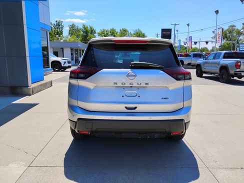 Used 2025 Nissan Rogue SV AWD/4WD image 15