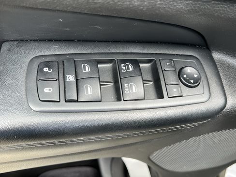 Used 2019 Jeep Grand Cherokee Altitude RWD image 15