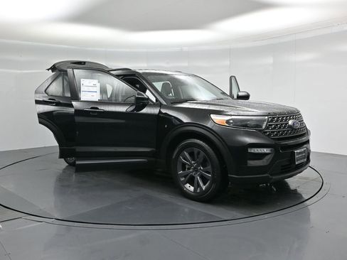 Certified 2022 Ford Explorer XLT w/ Equipment Group 202A image 37