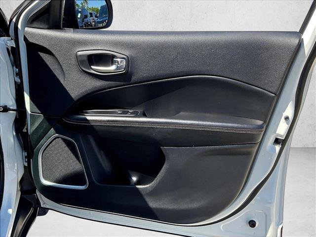 Used 2020 Jeep Compass Latitude FWD image 15