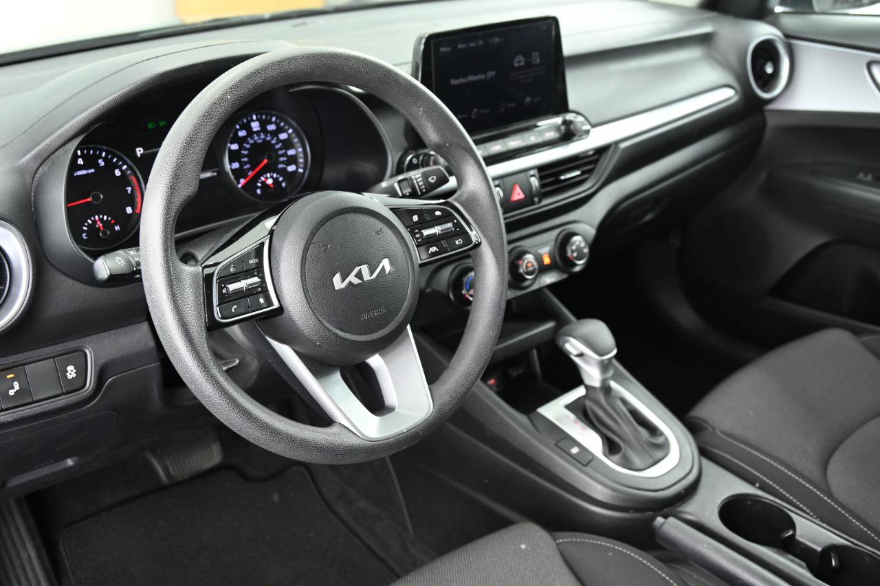 Used 2023 Kia Forte LXS w/ LXS Technology Package FWD image 17