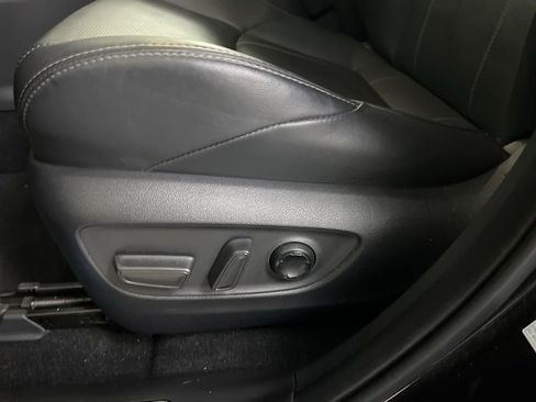 Used 2022 Toyota Venza Limited image 53