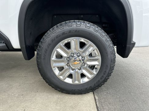 Used 2024 Chevrolet Silverado 2500 High Country w/ High Country Premium Package AWD/4WD image 10
