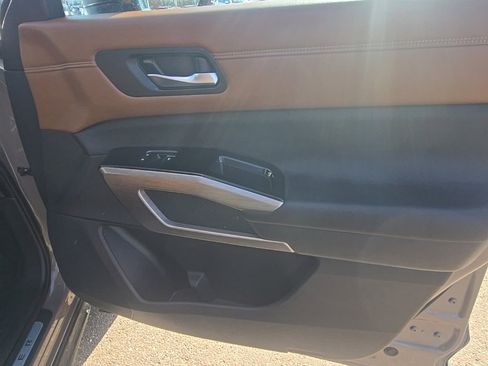 Used 2024 Nissan Pathfinder Platinum w/ Cargo Package image 26