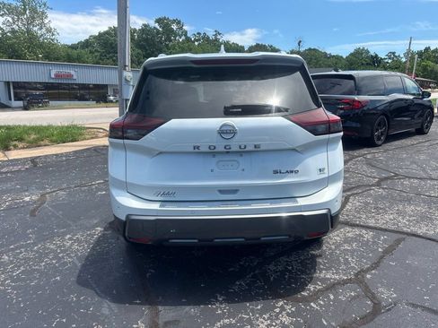 Used 2024 Nissan Rogue SL AWD/4WD image 4