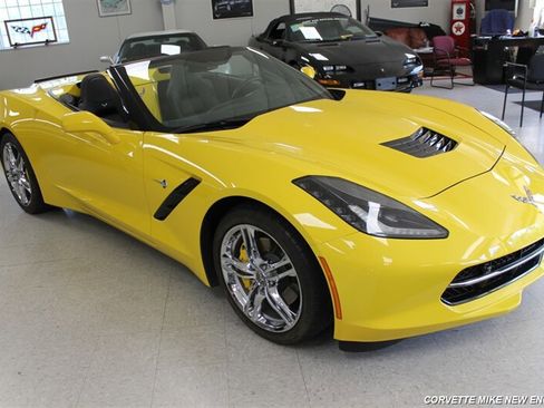 Used 2016 Chevrolet Corvette Stingray Convertible w/ 2LT Preferred Equipment Group RWD image 11