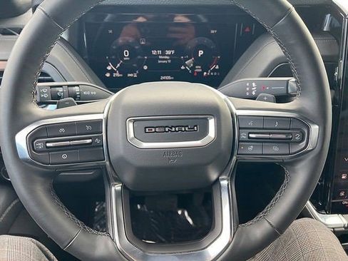 Certified 2025 GMC Yukon Denali image 22