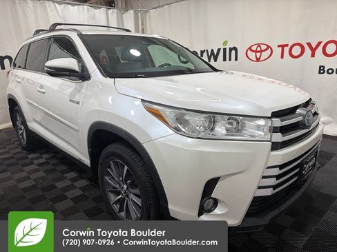 Used 2019 Toyota Highlander XLE AWD/4WD image 1
