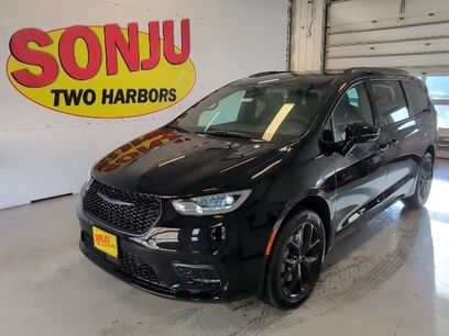 New 2026 Chrysler Pacifica Select