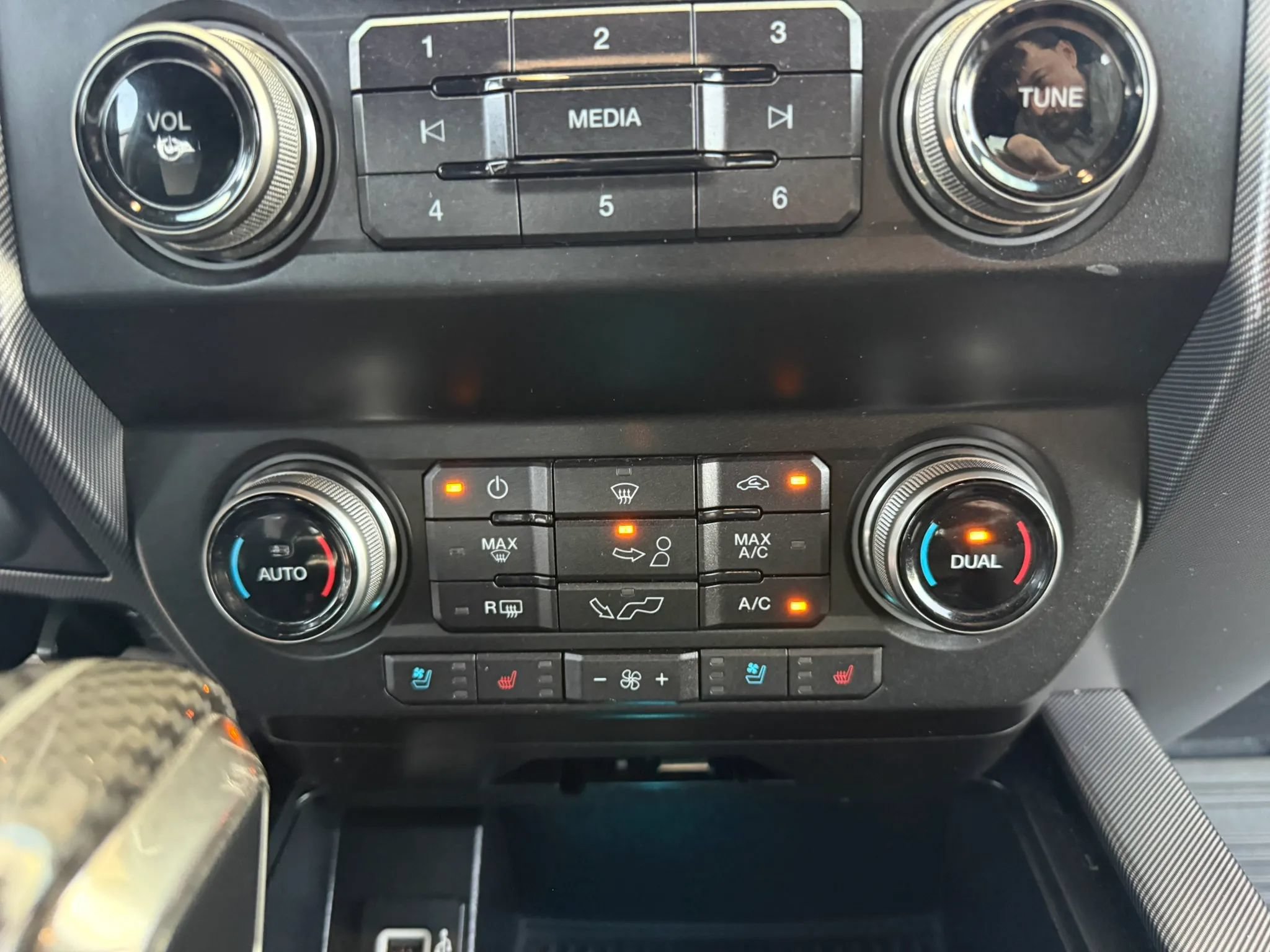 Used 2019 Ford F150 Raptor w/ Equipment Group 802A Luxury AWD/4WD image 26