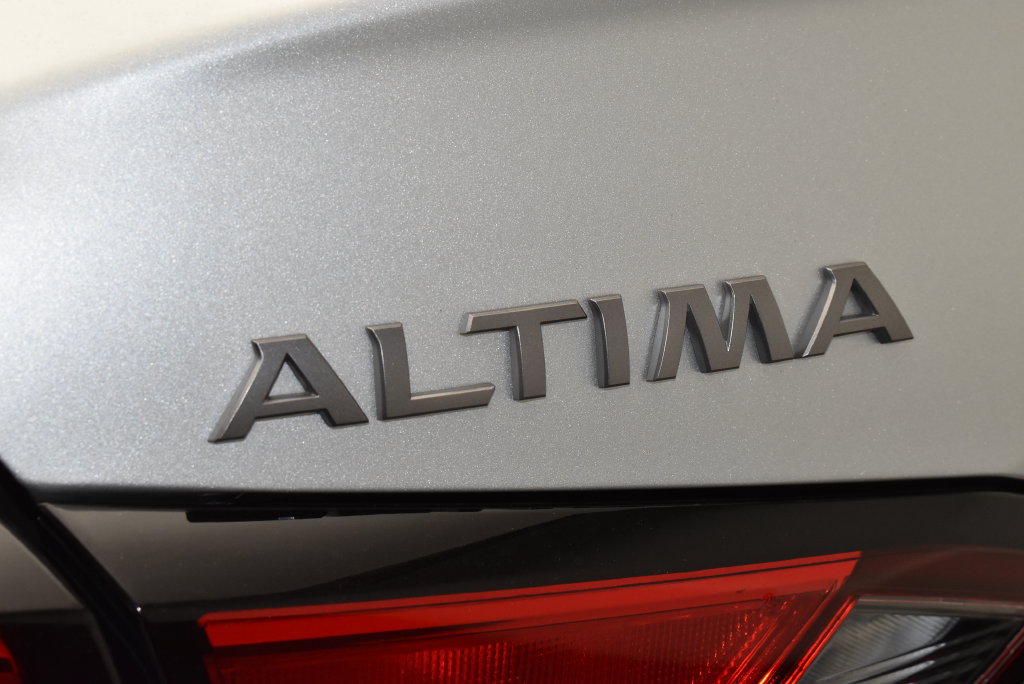 Used 2025 Nissan Altima 2.5 SR FWD image 9