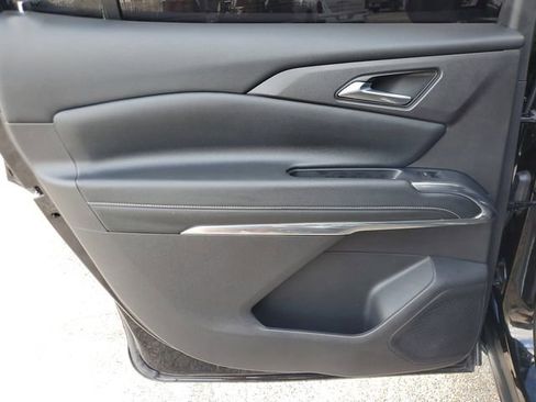 Used 2025 Chevrolet Traverse LT w/ Midnight/Sport Edition FWD image 14