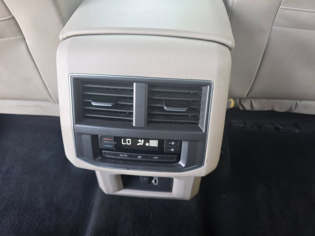 Used 2018 Volkswagen Atlas SE FWD image 32