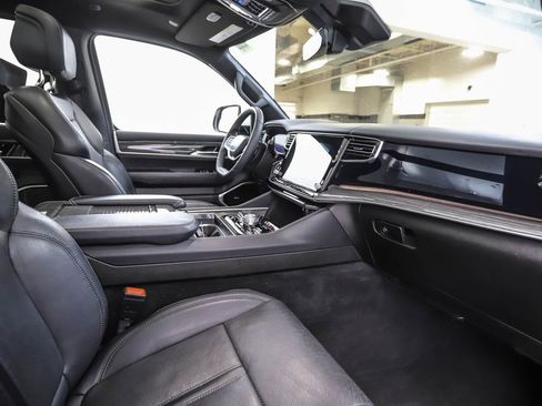 Used 2022 Jeep Wagoneer Series III w/ Premium Group I image 32