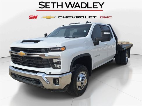 Used 2024 Chevrolet Silverado 3500 LT w/ Convenience Package image 3