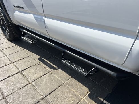 Used 2022 Toyota Tacoma TRD Off-Road w/ Technology Package image 6