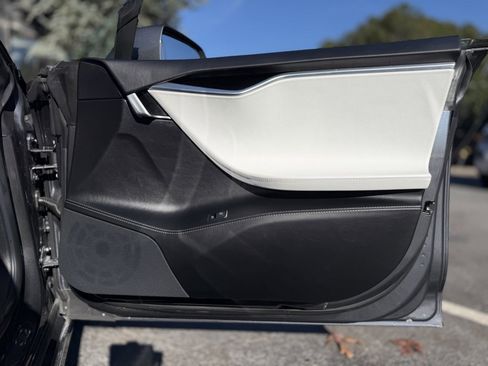 Used 2017 Tesla Model S 90D image 36