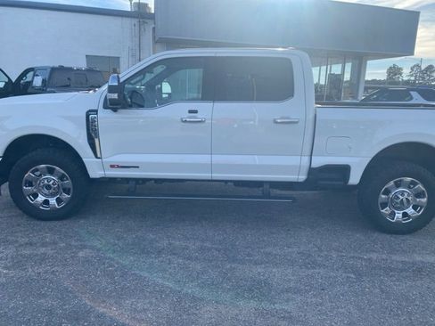 Used 2025 Ford F250 Lariat w/ Lariat Ultimate Package image 3