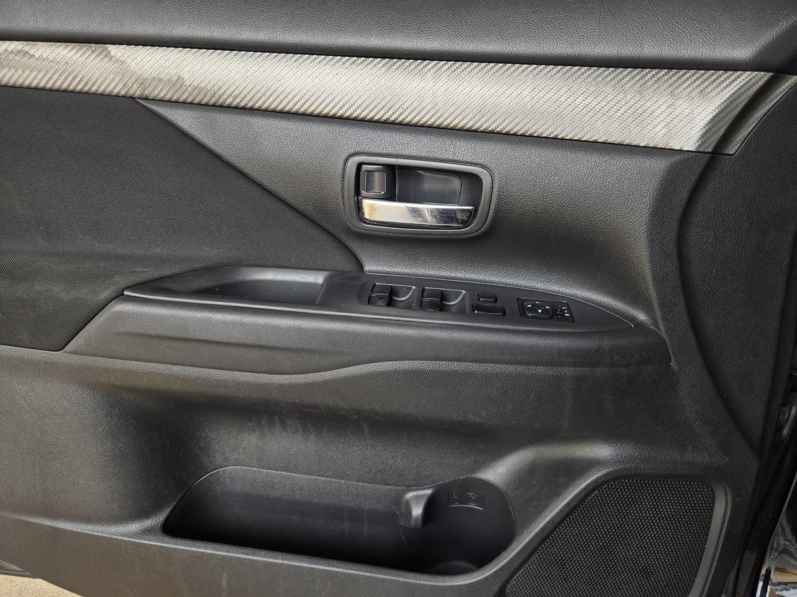 Used 2017 Mitsubishi Outlander SE FWD image 22