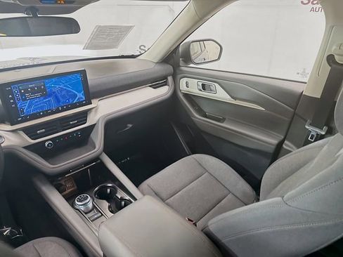 Used 2025 Ford Explorer Active AWD/4WD image 23