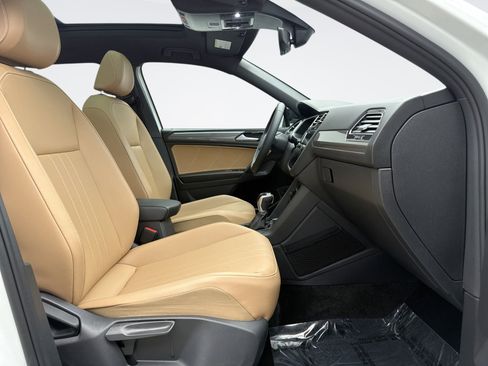 Used 2023 Volkswagen Tiguan SE R-Line image 16