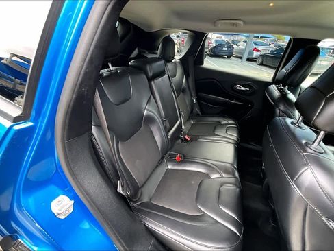 Used 2020 Jeep Cherokee Latitude Plus image 19