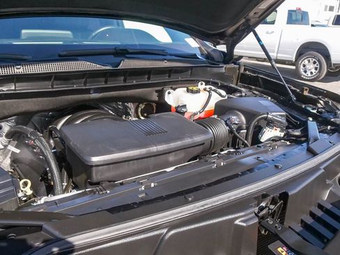 Used 2022 Chevrolet Suburban Z71 w/ Luxury Package image 26