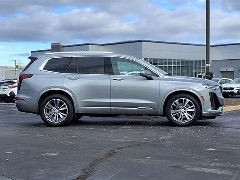 Used 2025 Cadillac XT6 Premium Luxury image 2