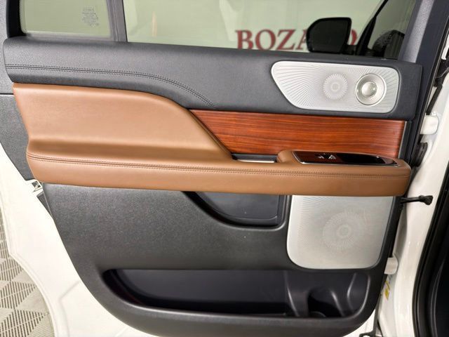 Used 2022 Lincoln Navigator L Reserve AWD/4WD image 29