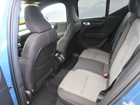 Used 2024 Volvo XC40 B5 Core image 15