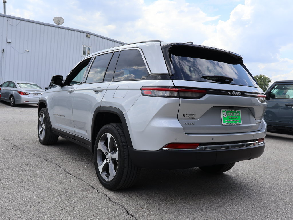 Used 2024 Jeep Grand Cherokee Limited w/ Trailer Tow Package AWD/4WD image 3