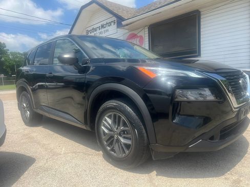 Used 2021 Nissan Rogue S FWD image 2
