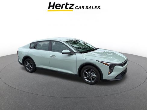 Used 2025 Kia K4 LXS image 1