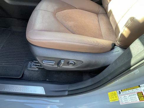 Certified 2025 Toyota Grand Highlander AWD Hybrid image 17