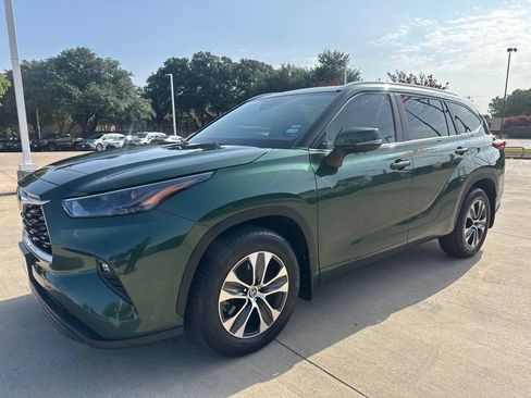 Used 2023 Toyota Highlander XLE FWD image 1