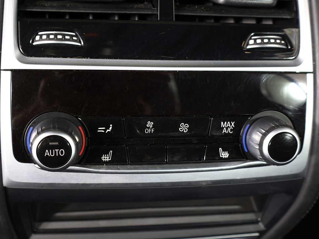 Used 2021 BMW 750i xDrive w/ M Sport Package AWD/4WD image 43